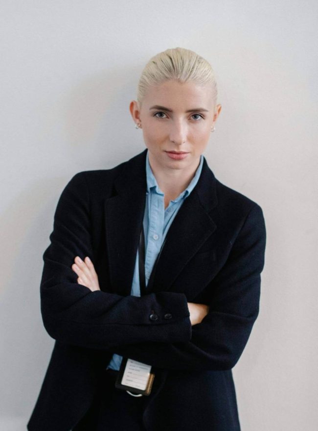 femme professionnelle chroniqueuse