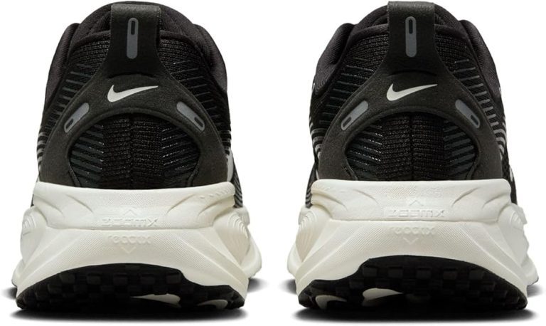 chaussures running femme Nike Vomero 18 Women vu de derriere